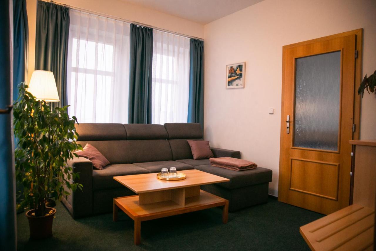 Penzion Hotelu Central Dvůr Králové nad Labem Exterior foto