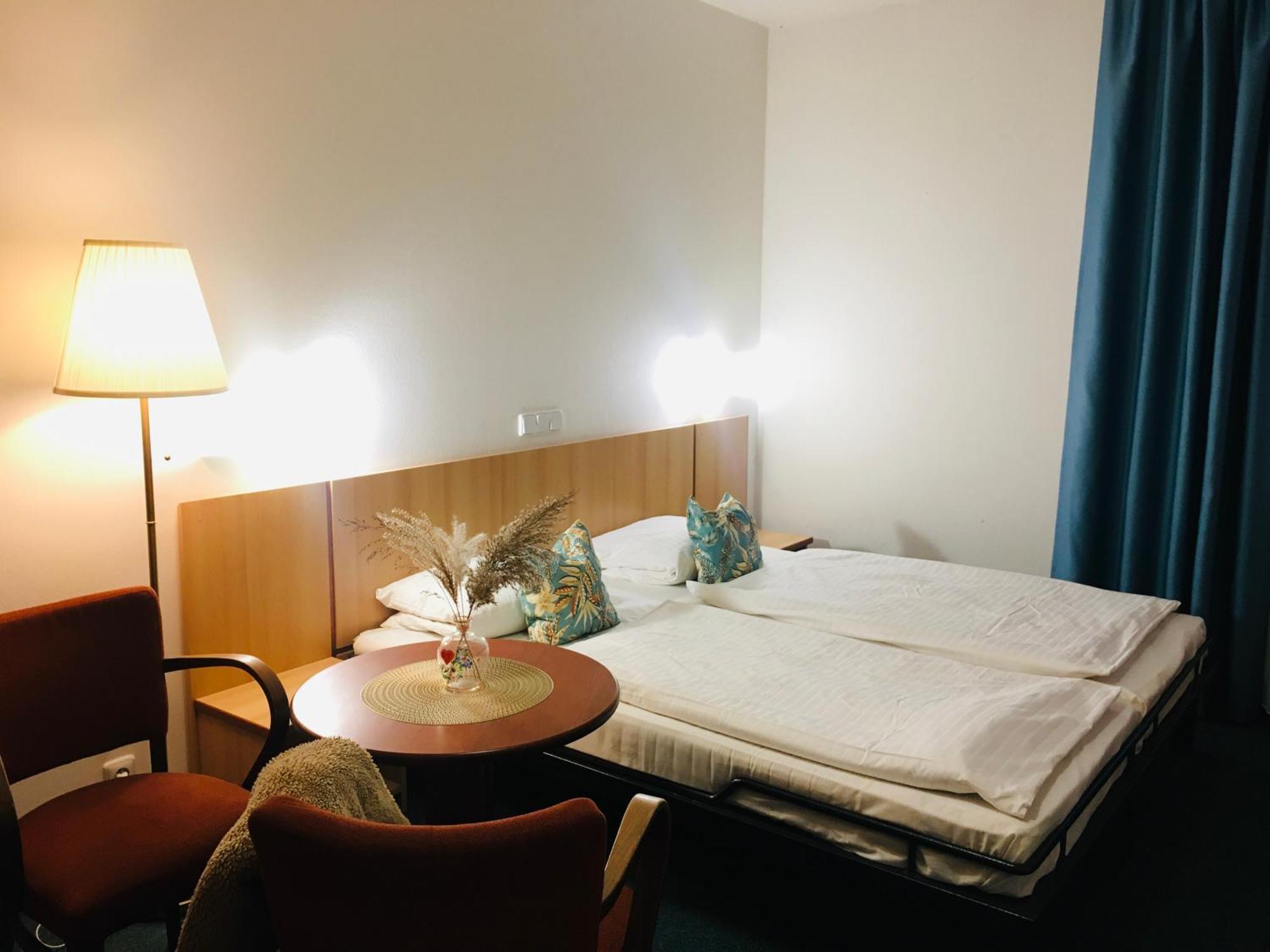 Penzion Hotelu Central Dvůr Králové nad Labem Exterior foto