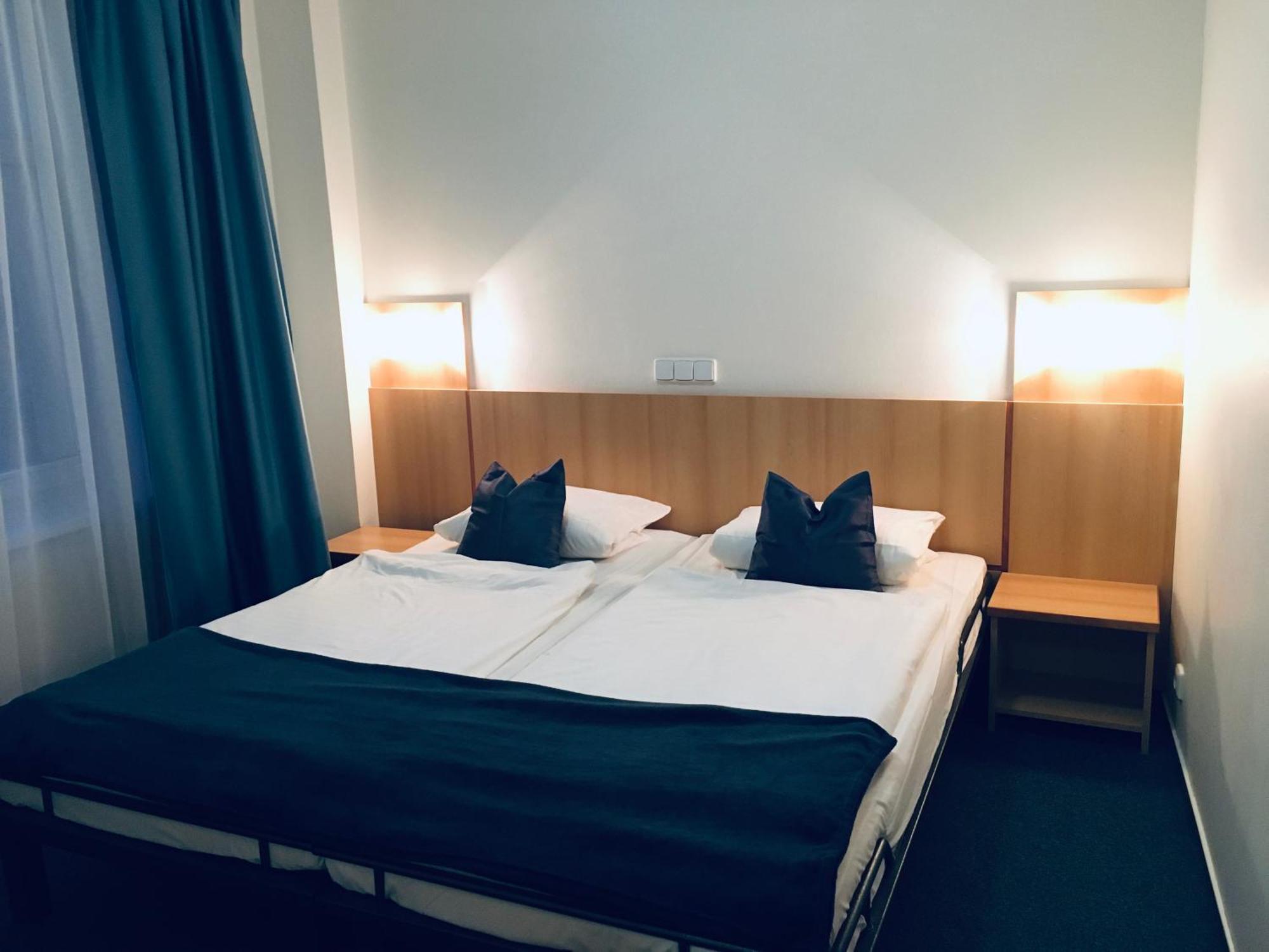 Penzion Hotelu Central Dvůr Králové nad Labem Exterior foto