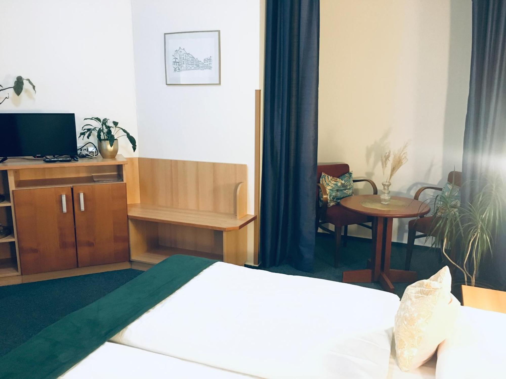 Penzion Hotelu Central Dvůr Králové nad Labem Exterior foto