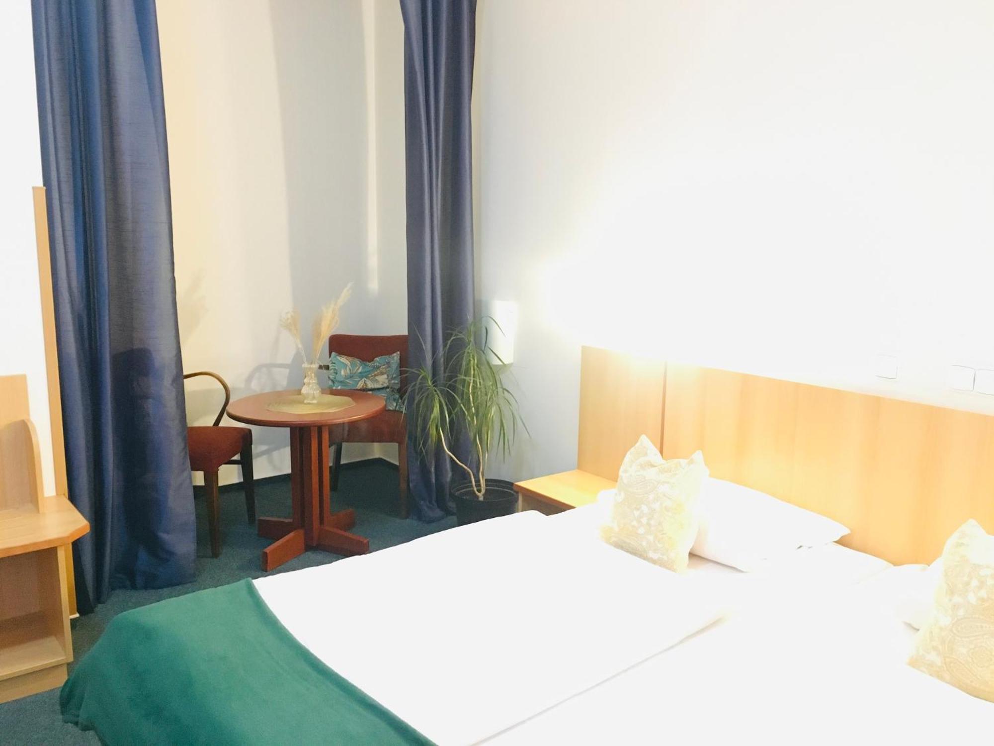 Penzion Hotelu Central Dvůr Králové nad Labem Exterior foto